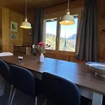 شاليه Swiss - Upstairs *